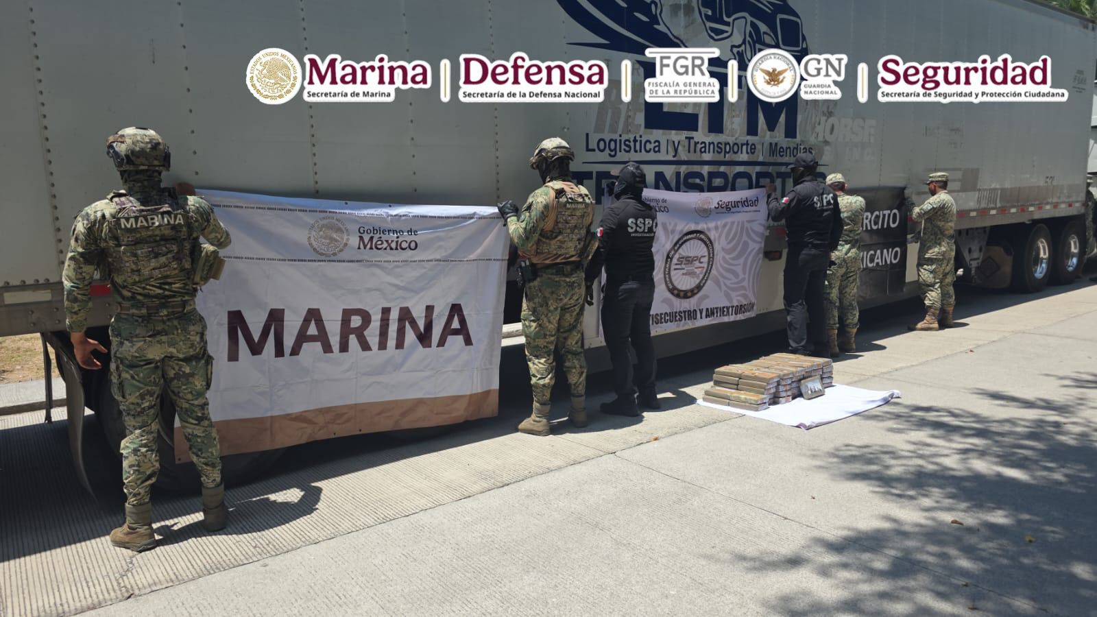 Aseguran 60 kilos de cocaína oculta en las paredes de un tractocamión en Colima