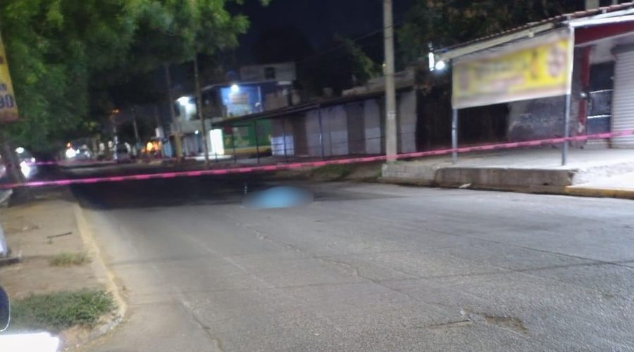 Calle con una cinta de precaución
