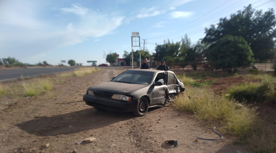 Choque entre dos vehículos en la carretera Guamúchil-Angostura