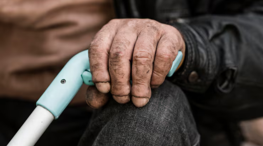 Uno de cada 10 adultos mayores han sido víctimas de maltrato por parte de cuidadores 