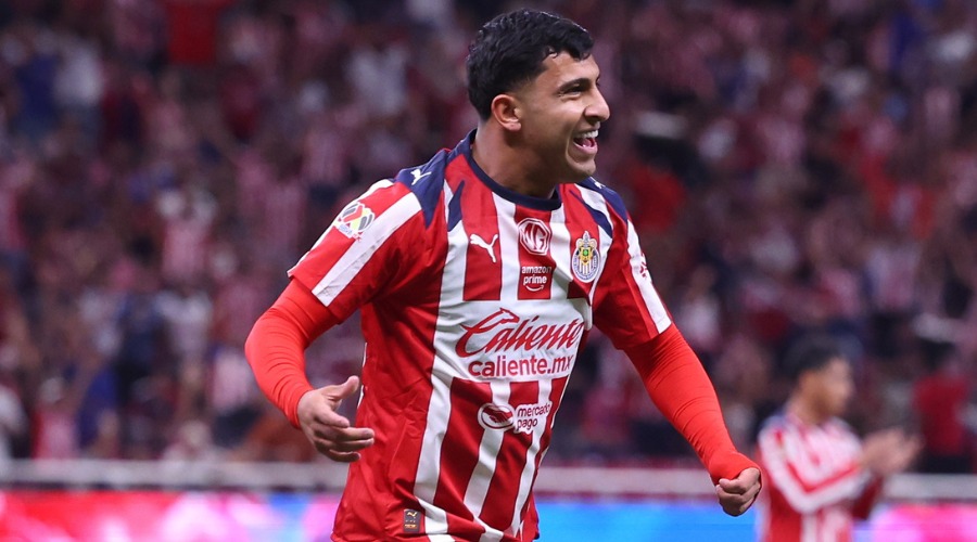 Chivas de Guadalajara golea a Puebla y se mantiene líder en Liga MX