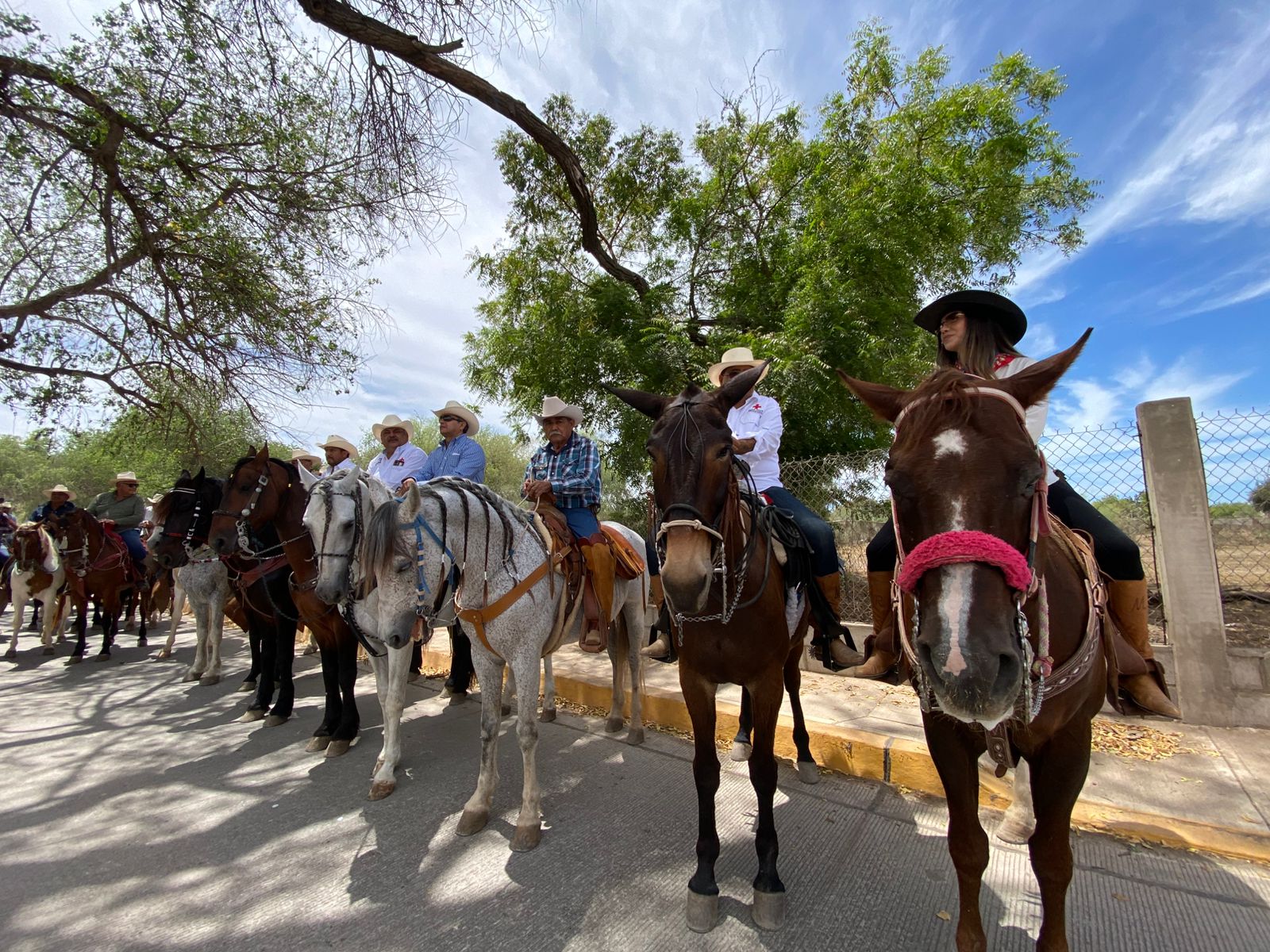 Cabalgata pro Cruz Roja