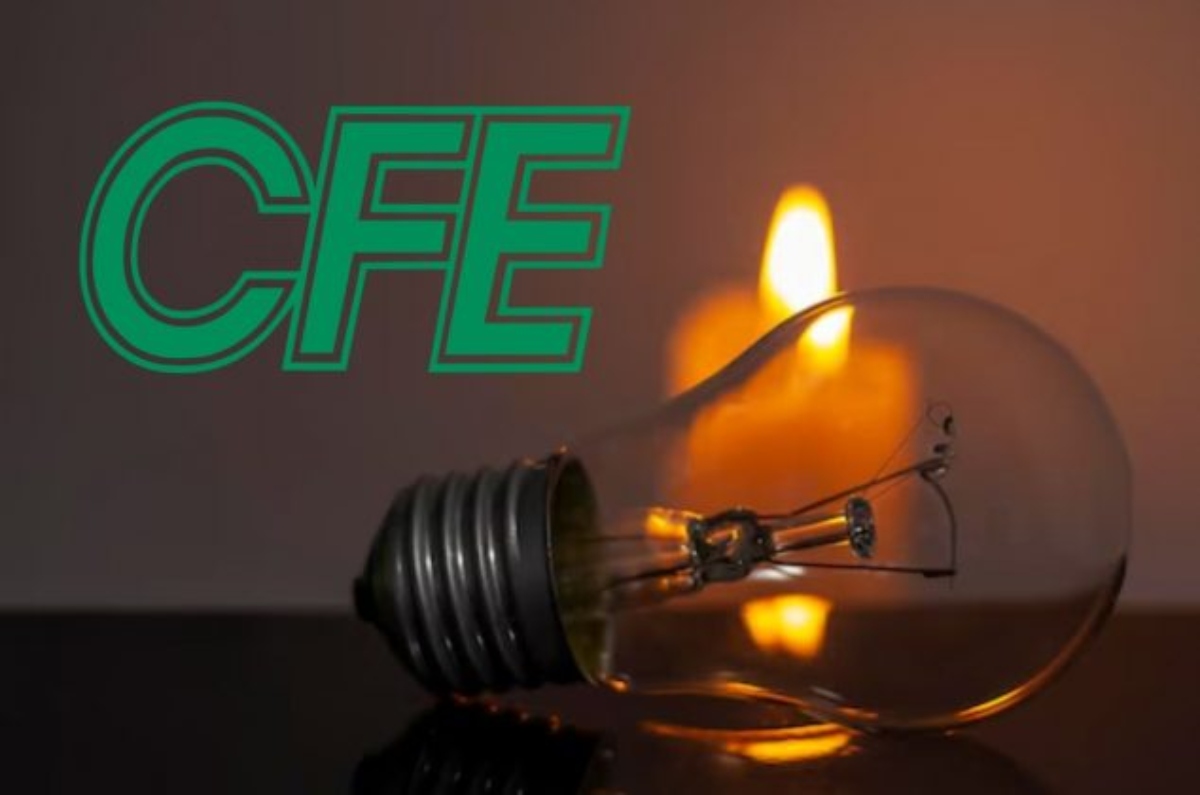 CFE foco sin luz y vela al fondo
