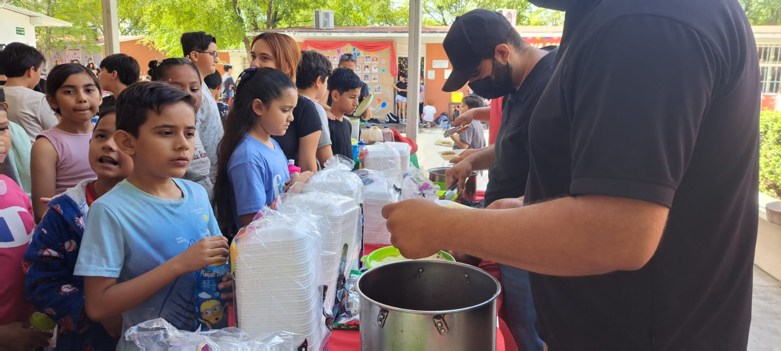 comida sana en festejo del Día del Niño en Culiacán