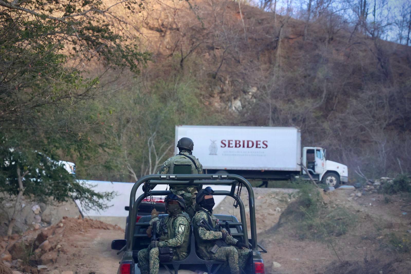 desplazamiento forzado: militares y equipo de Sebides entregan apoyos a familias