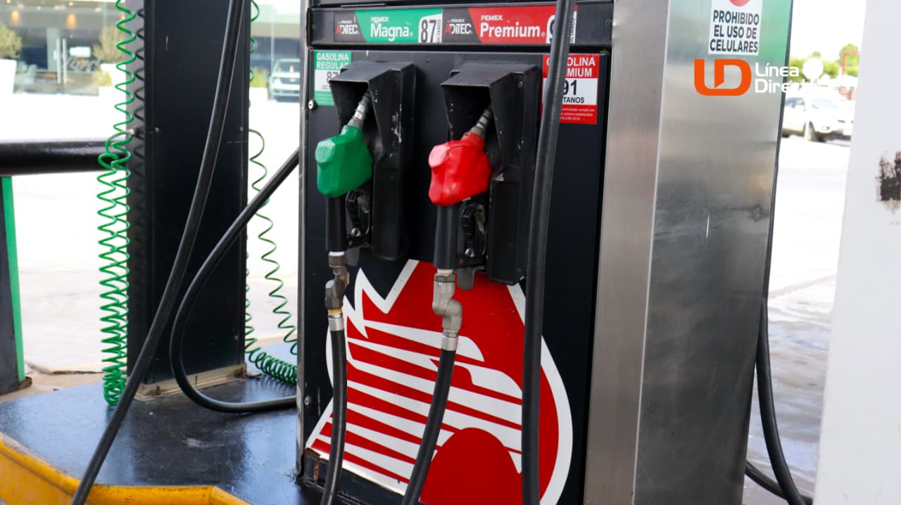 Bomba de gasolina en una estación de servicio