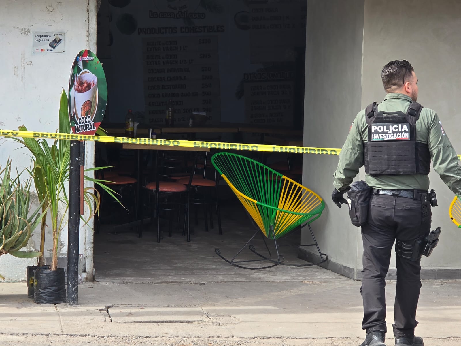 Policía de Investigación en restaurante delimitado en Bacurimí, Culiacán