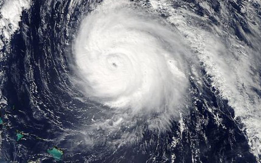 huracan en formación vista desde satelite