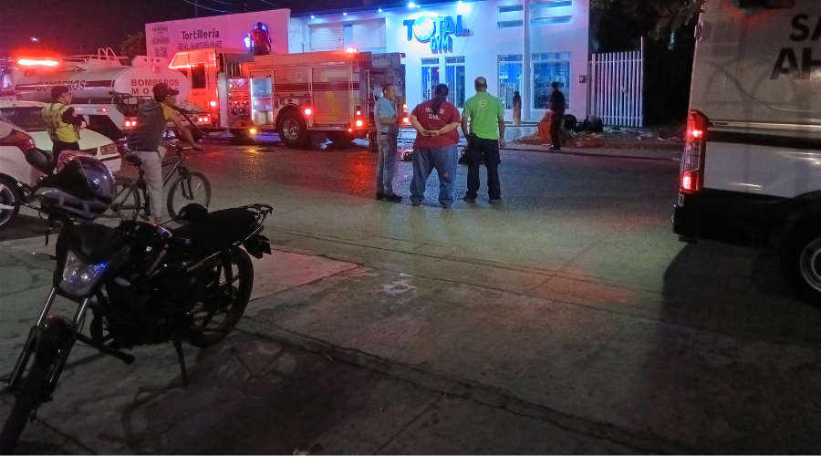Evacúan a alumnos del Cetis 68 tras incendio