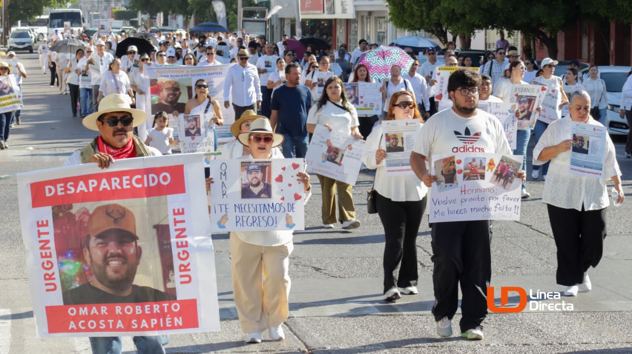 Manifestantes en calles de Los Mochis por joven desaparecido en Mazatlán