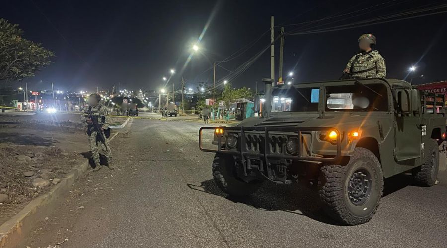 Unidades y elementos militares desplegados por ua calle