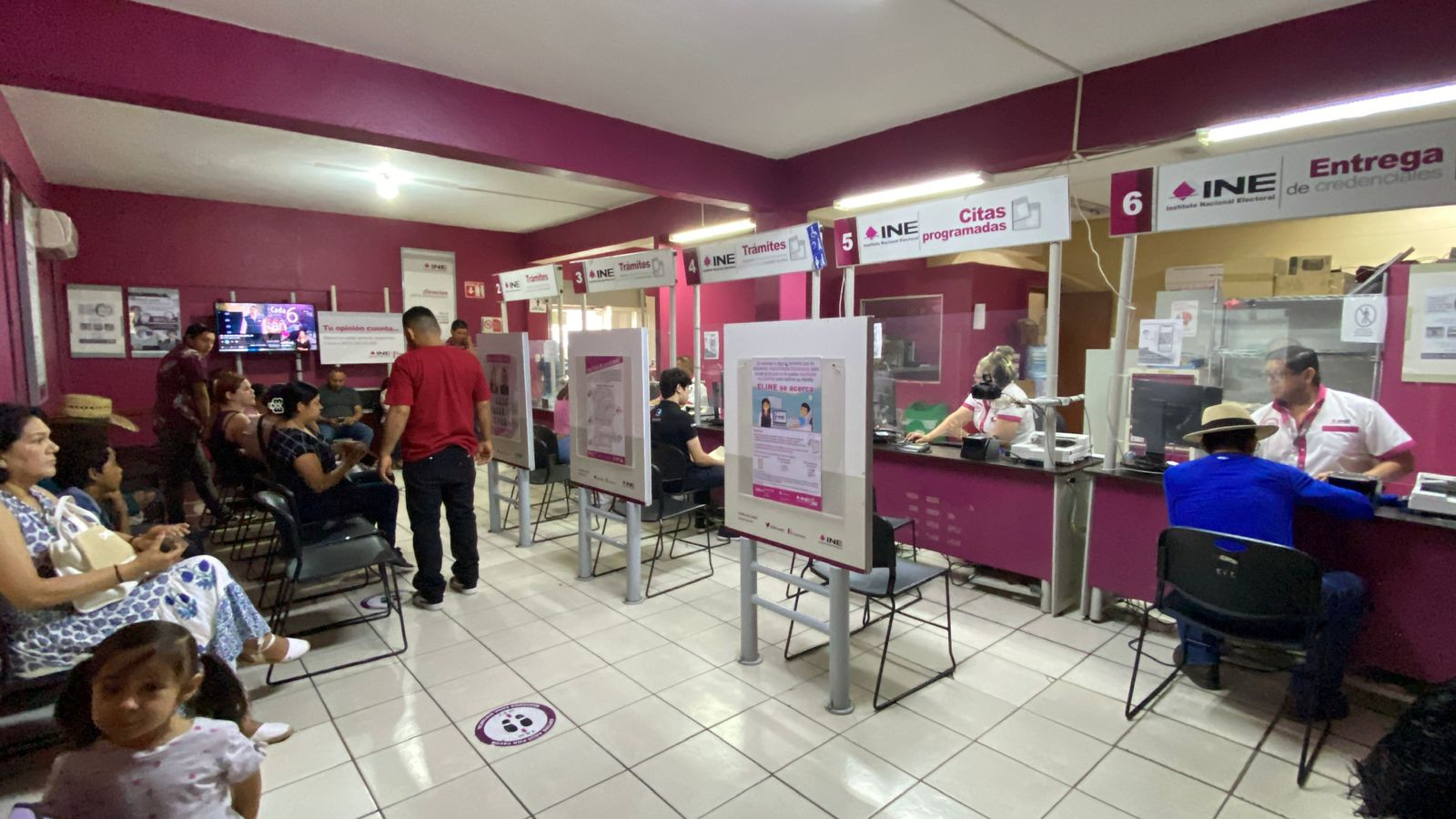 Personas en módulos de atención del INE