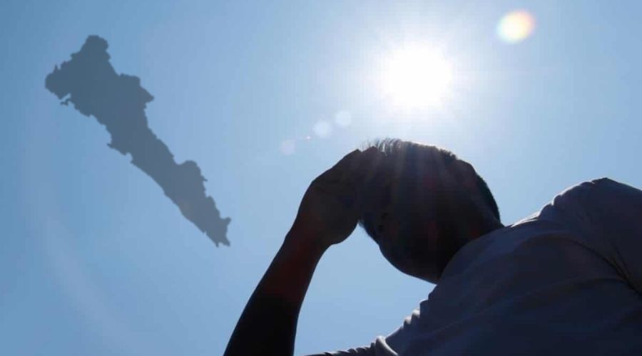 Persona bajo un sol intenso