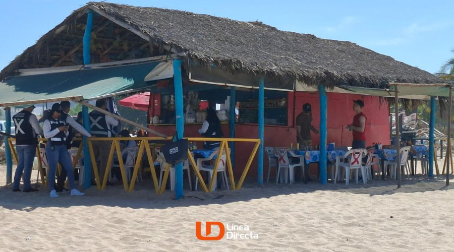 Oficialía Mayor de Mazatlán asegura sillas y sombrillas en la playa