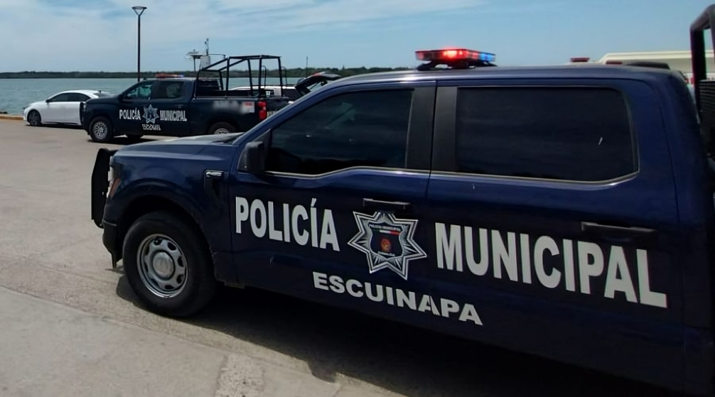 Patrullas de la Policía Municipal de Escuinapa en malecón