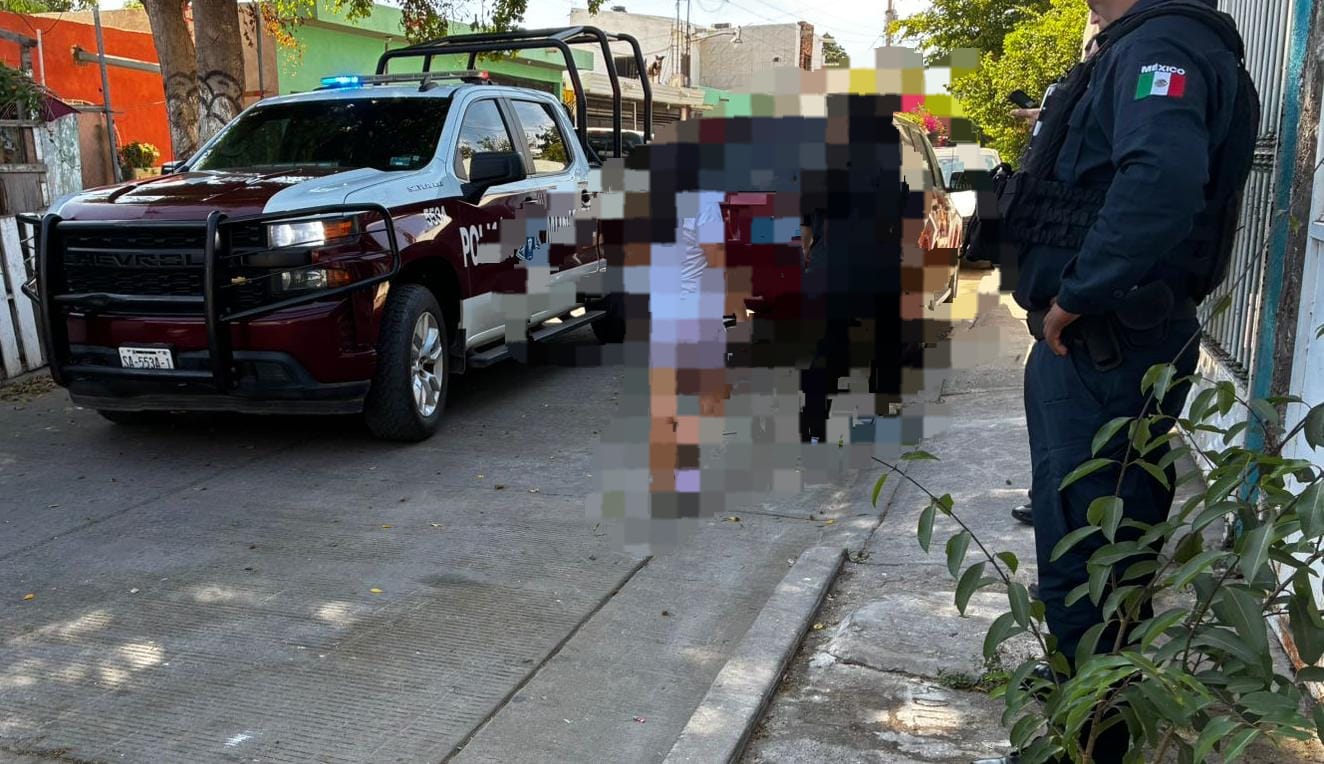 Policía municipal de Ahome en domicilio donde se encntro cuerpo de adulto mayor
