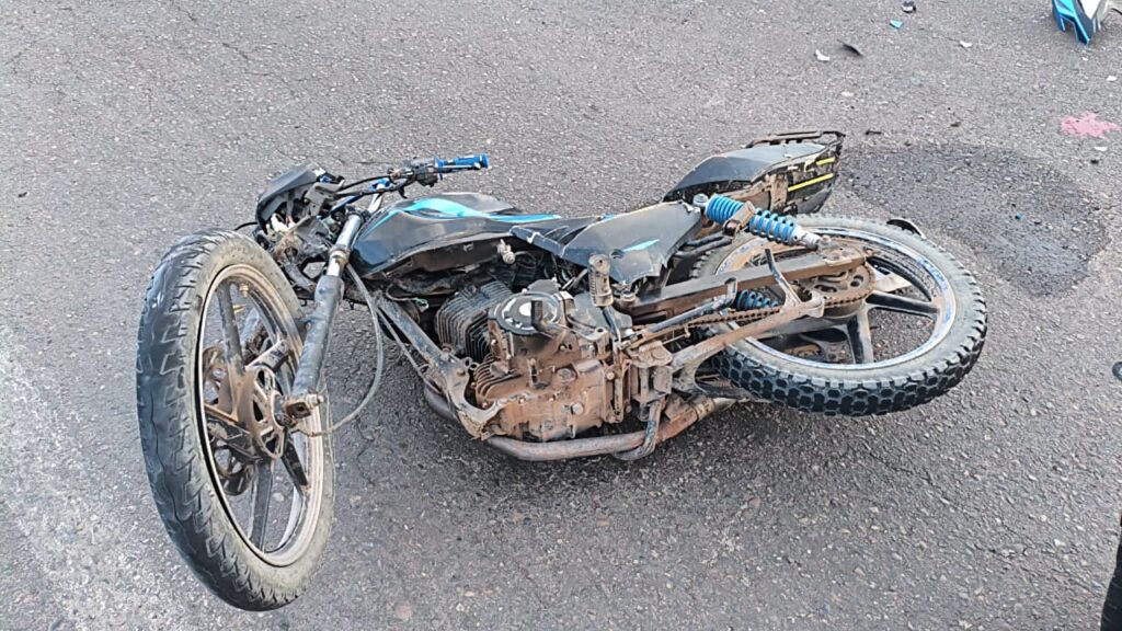 Motociclista queda grave tras fuerte accidente en la México 15 en Ahome