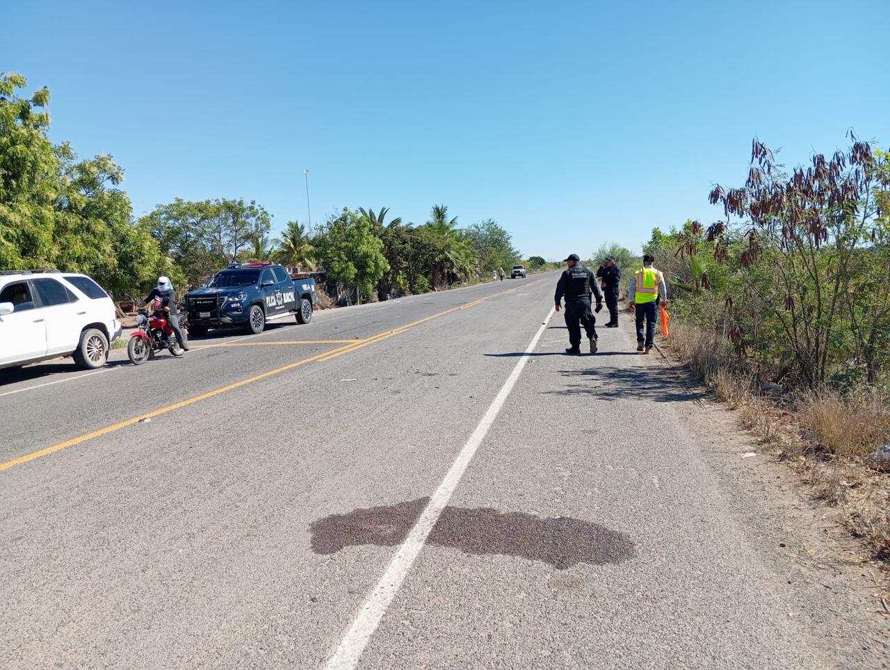 Carretera en Guasave y autoridades de seguridad en la zona