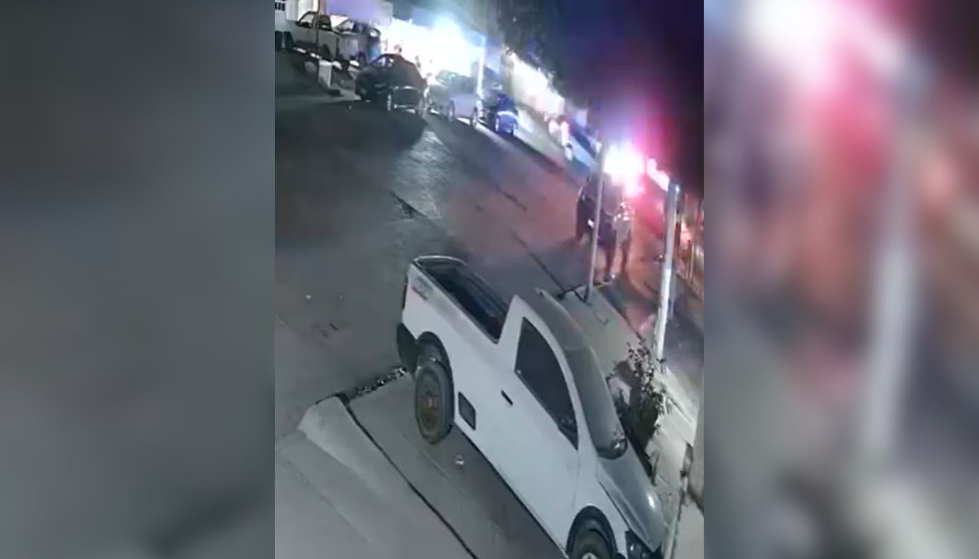 Captura de videograbación de un accidente vial en una calle