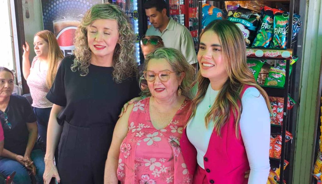 Alcaldesa de Culiacán entrega créditos a mujeres emprendedoras