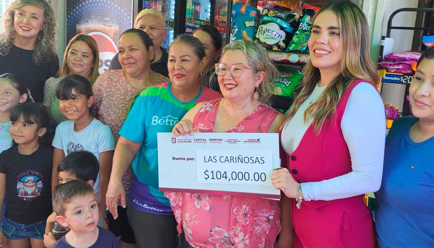 Alcaldesa de Culiacán entrega créditos a mujeres emprendedoras