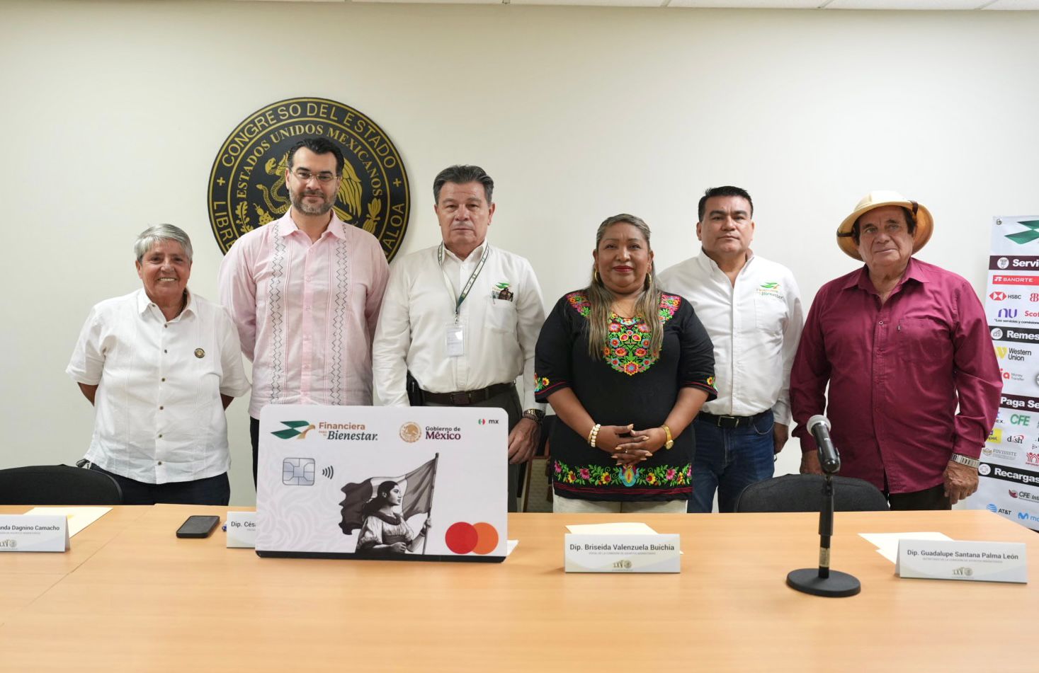 Diputados de Sinaloa en conferencia de prensa