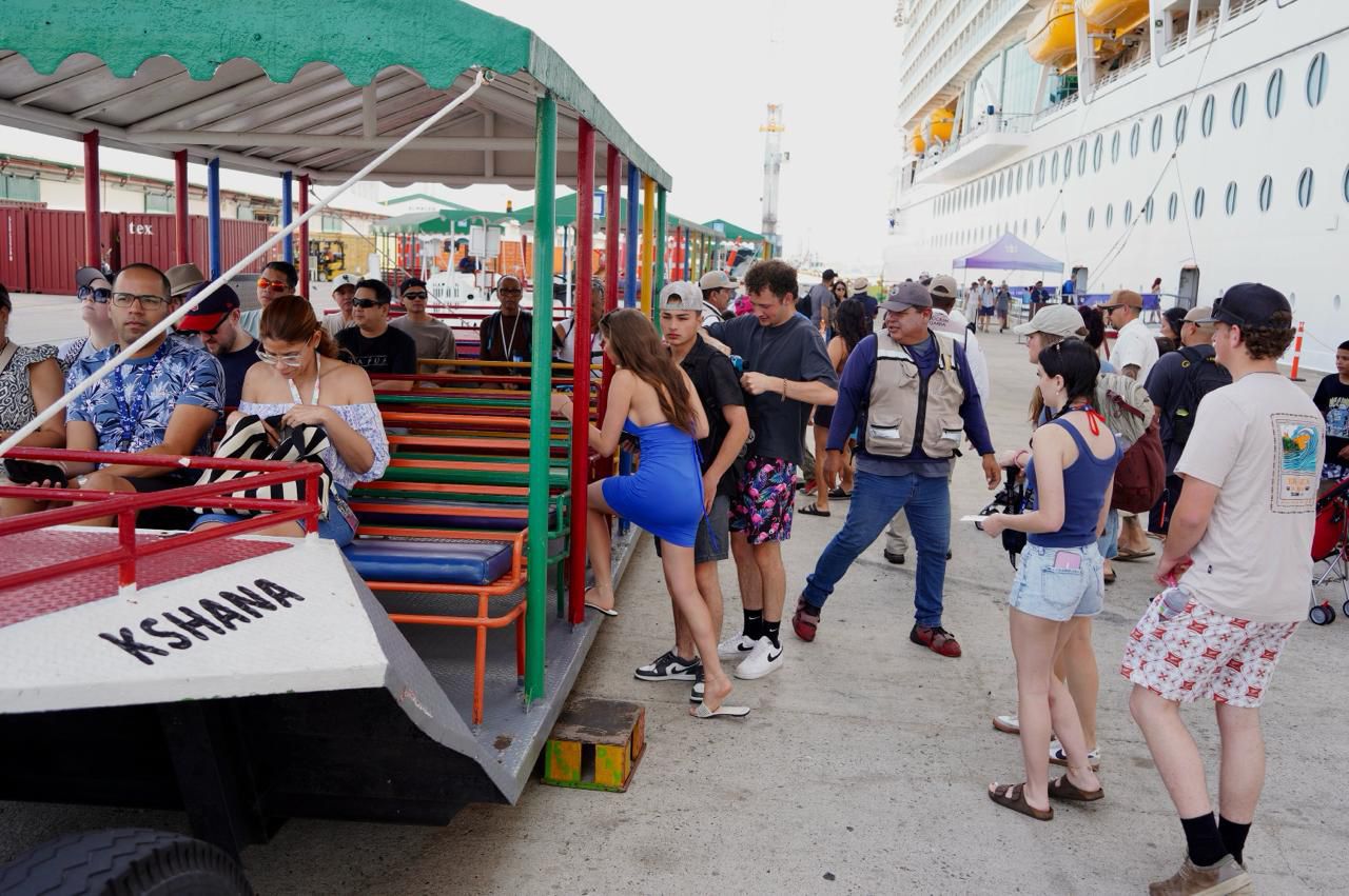 Turistas llegan a Mazatlán