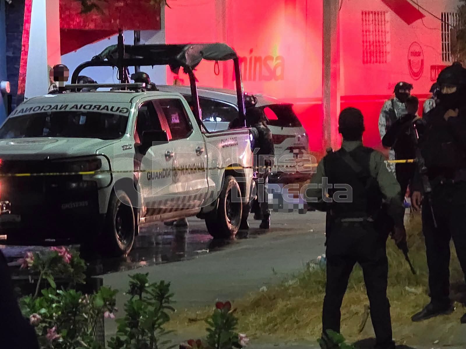 Unidades de la Guardia Nacional junto a elementos y cinta de precaución amarilla