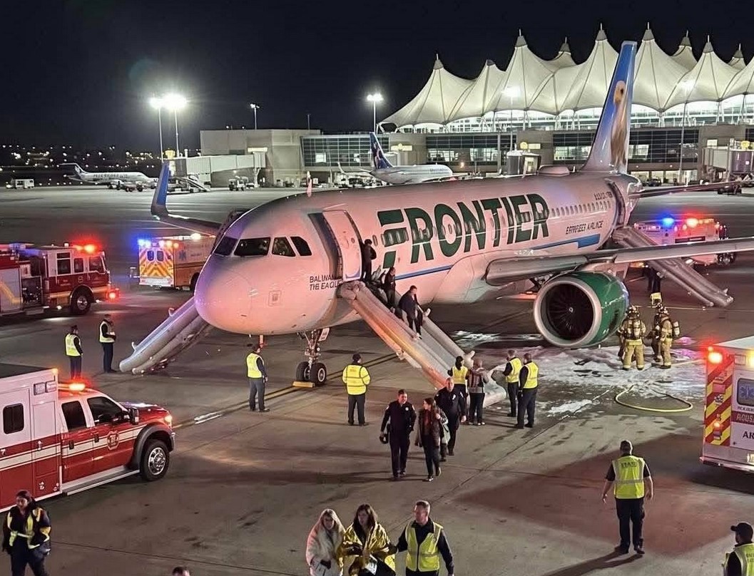 Avión de Frontier Airlines embiste y cobra la vida de un peatón en aeropuerto de Denver: VIDEO