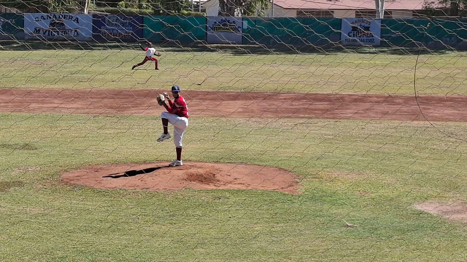 Legumbreros de Batamote se coloca a un triunfo de las semifinales en la Péimbert Camacho