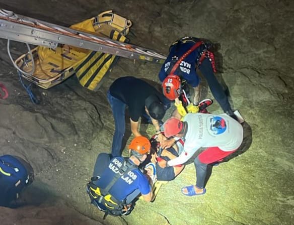 Bomberos de Mazatlán ayudando