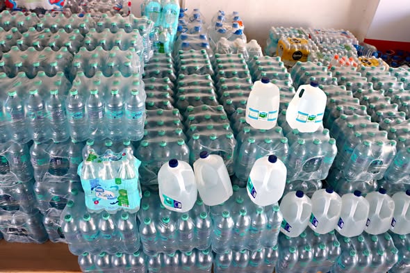 Botellas de agua del Aquatón en Los Mochis