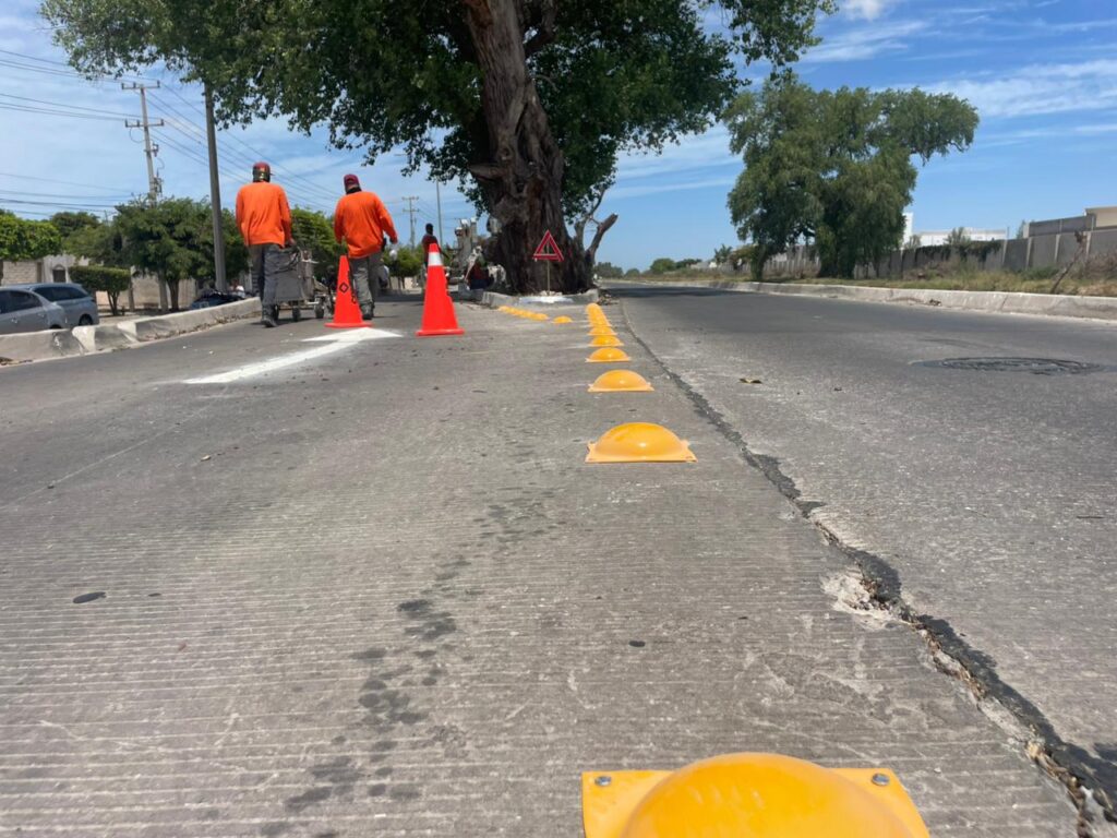 Boyas reductoras de velocidad en el tramo Agustina Ramírez