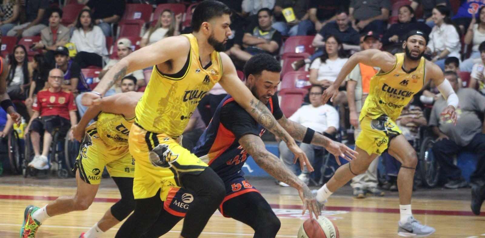 Jugadores de baloncesto de Caballeros y Pioneros