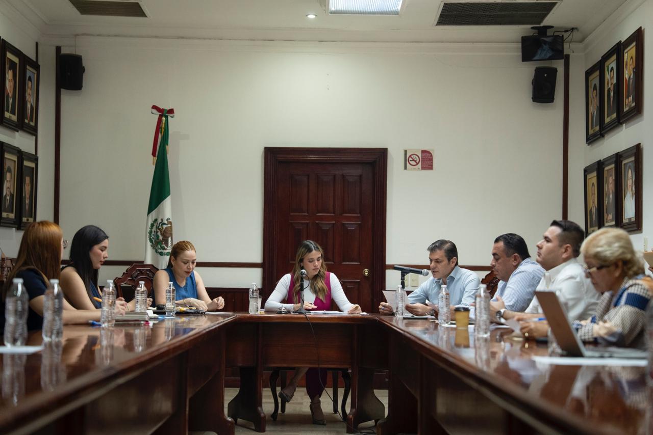 Personas en sala de juntas