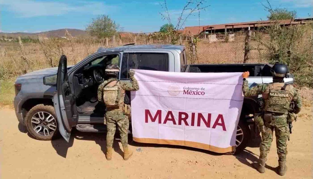 Camioneta asegurada por elementos de la Marina en Rosario, Sinaloa