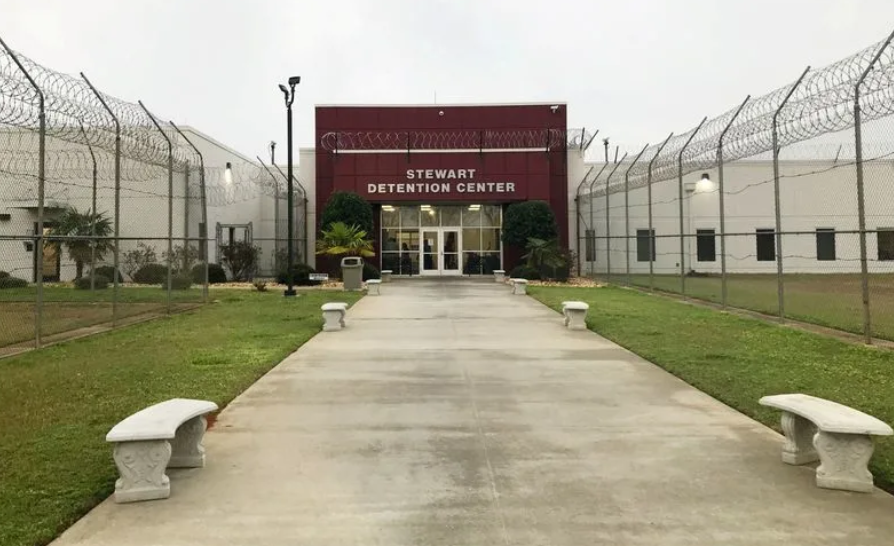Migrante cubano muere bajo custodia en centro de detención en Georgia