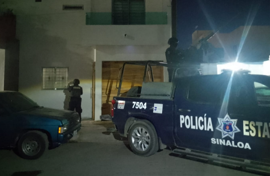 Grupo GOES asegura un arsenal y equipo táctico en un domicilio en el sector Santa Fe en Culiacán