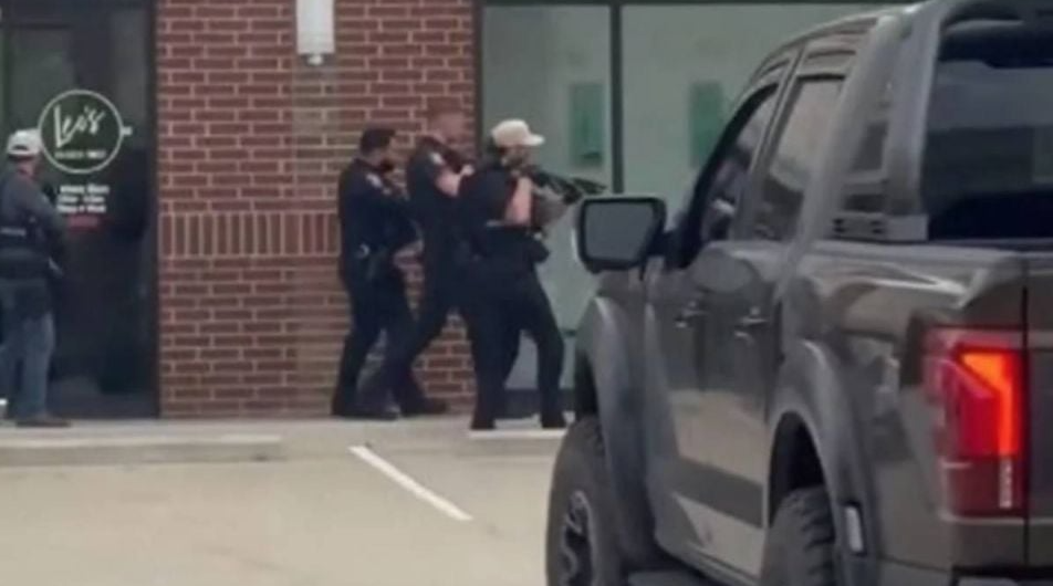Tiroteo en centro comercial de Texas deja dos muertos y tres heridos; detienen a sospechoso
