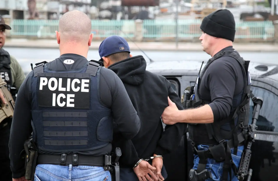 ICE despliega miles de agentes para acelerar deportaciones masivas en EU