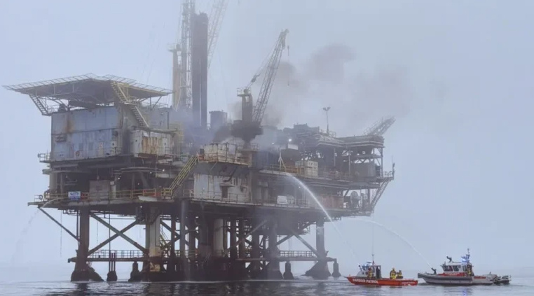 Plataforma petrolera en California explota y obliga a evacuación de trabajadores