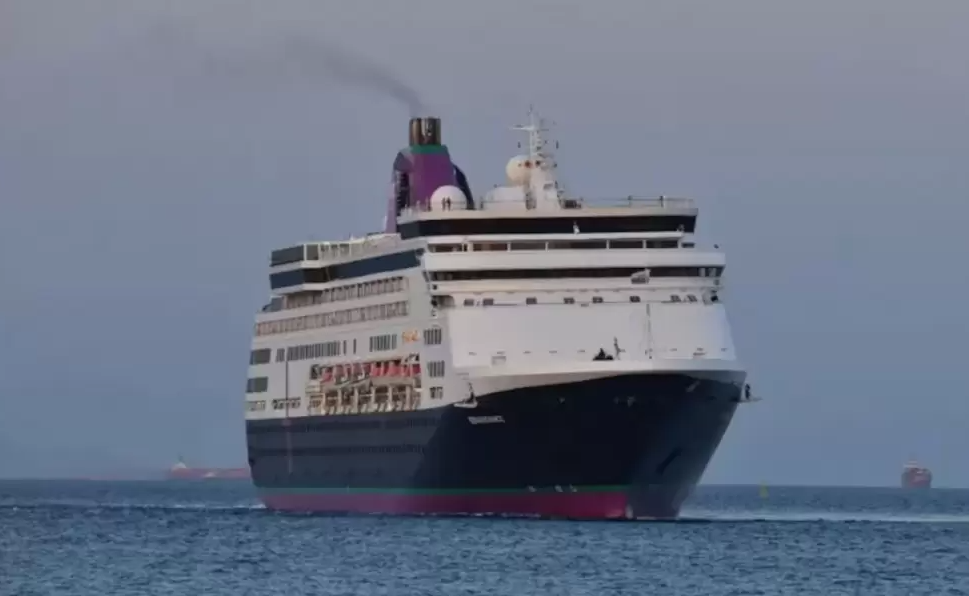 Brote de gastroenteritis obliga a aislar crucero “Ambition” en Francia; hay un muerto