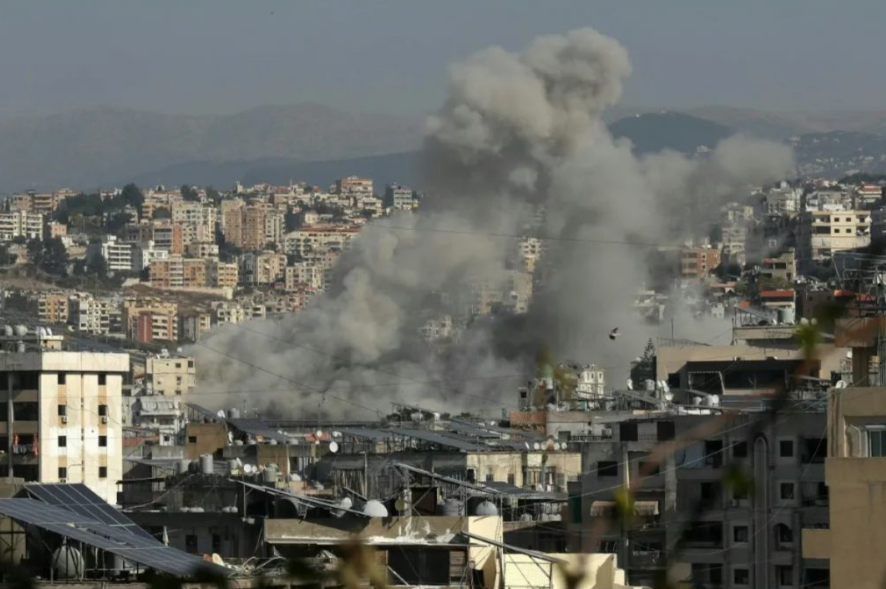 Bombardeos en Líbano dejan al menos 25 muertos en menos de 24 horas