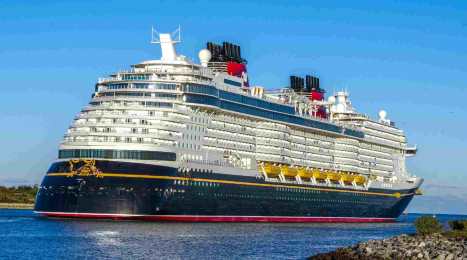 Deporta EU a 27 trabajadores de cruceros por investigación ligada a explotación infantil