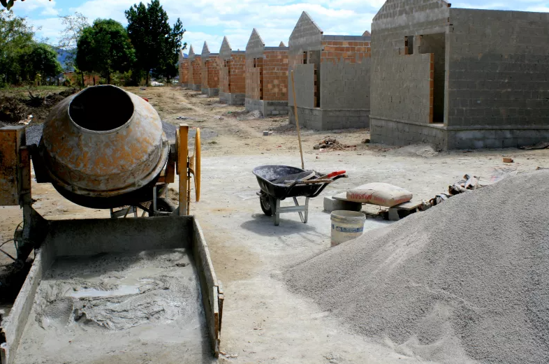 Ya no solo es comprar casa: Infonavit ahora financia terreno y construcción