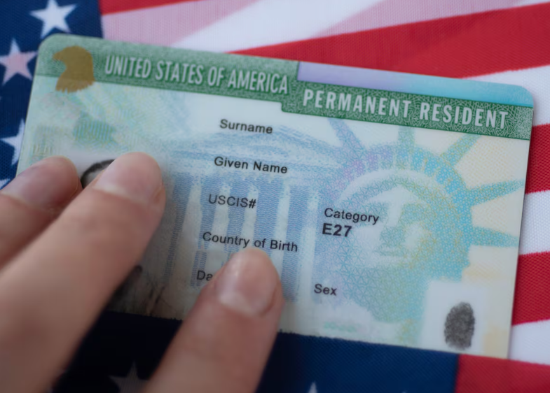 Trump anuncia cambio migratorio: así funcionará la solicitud de la “green card”
