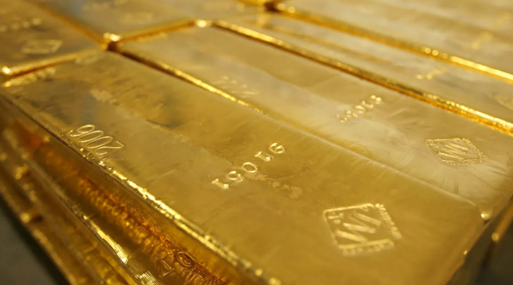 Hallan más de 40 millones de dólares en oro ocultos en casa de exfuncionario estadounidense