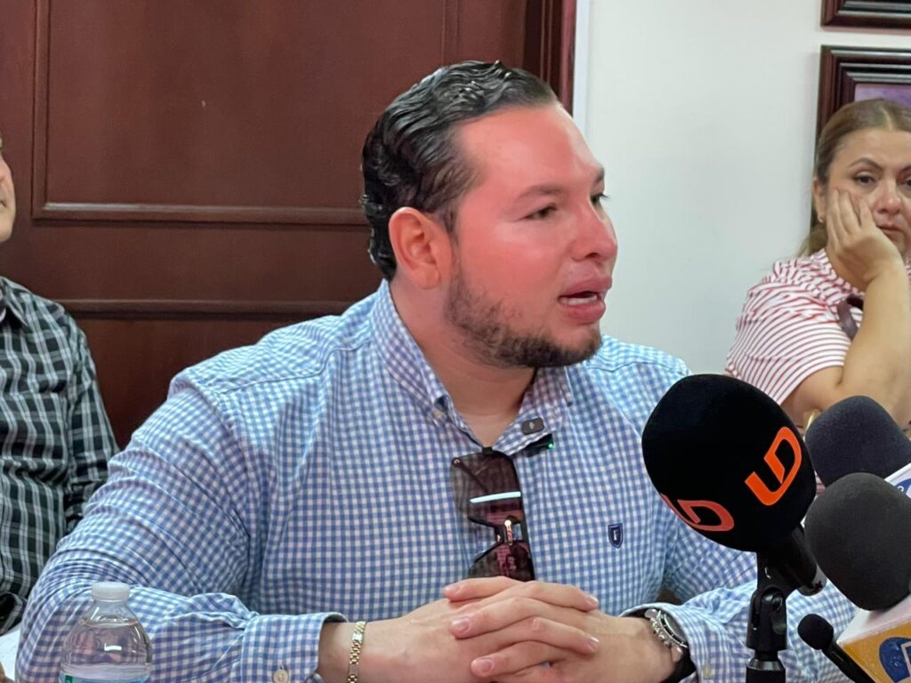 Director del Instituto Municipal de la Juventud de Guasave, César Low