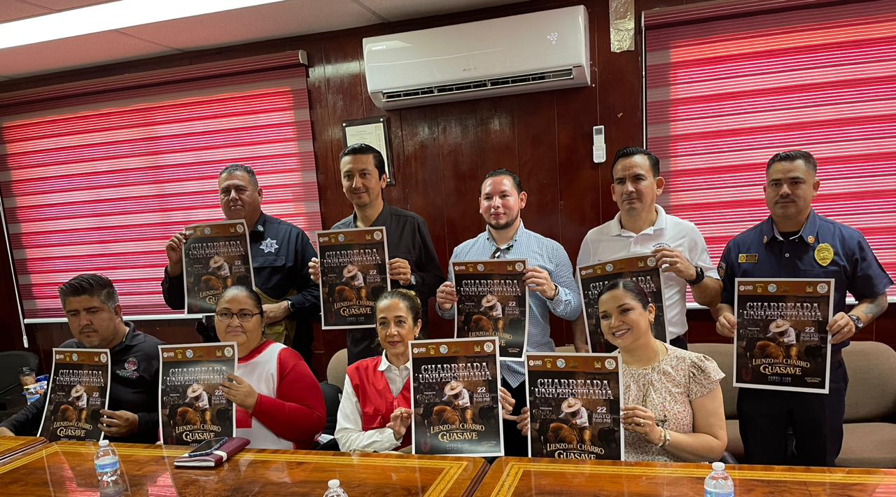 Directivos de Guasave con anuncio oficial de Charreada
