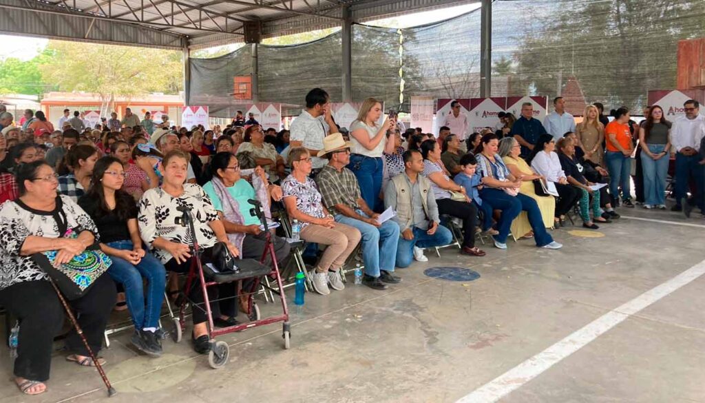 Ciudadanos ahomenses en Caravana del Bienestar